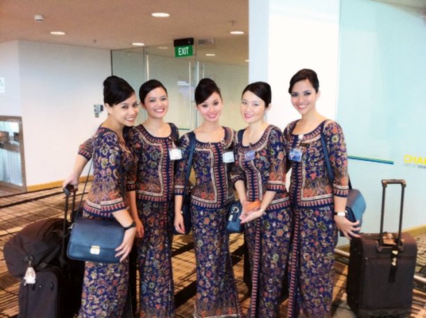singapore airlines flight attendant uniform